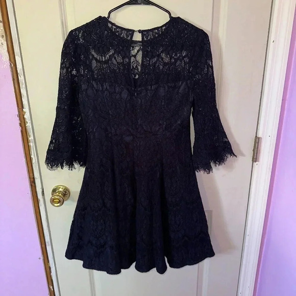 Eliza J Navy Blue Lace Bell Sleeve Cocktail Wedding Evening Dress Sz 4P - Picture 2 of 6